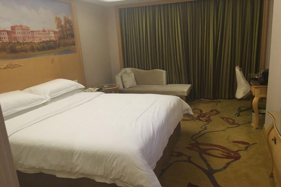 Vienna International Hotel Shenzhen Qianhai Экстерьер фото