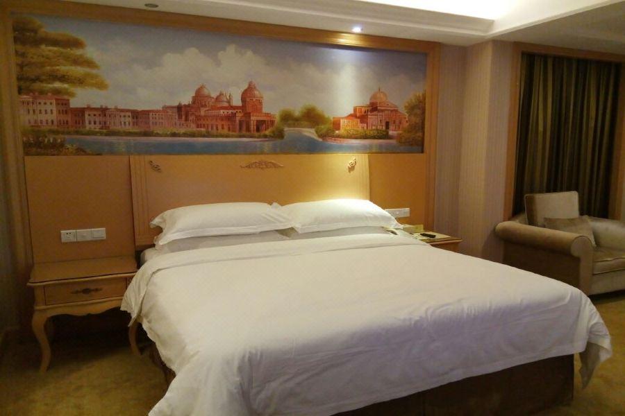 Vienna International Hotel Shenzhen Qianhai Экстерьер фото